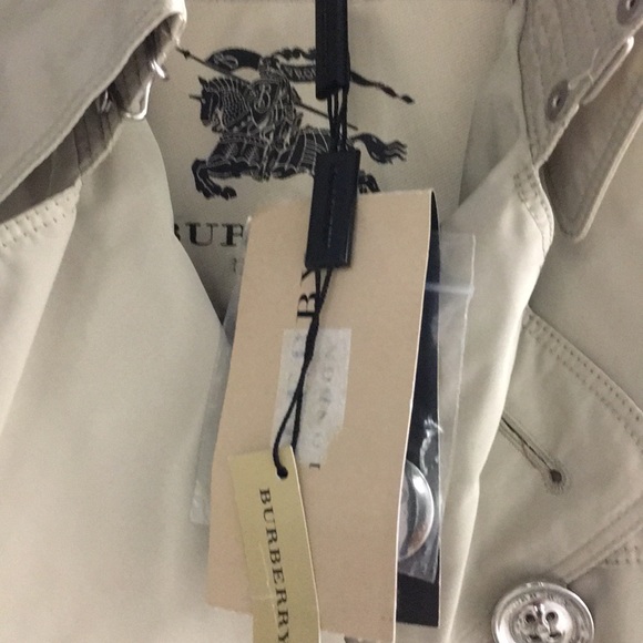 Burberry trench coat - Picture 2 of 7